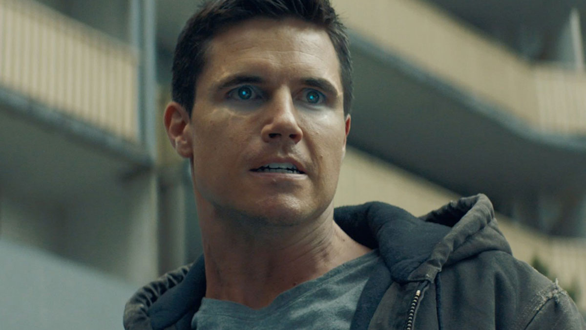 Robbie-Amell-Code-8-Netflix