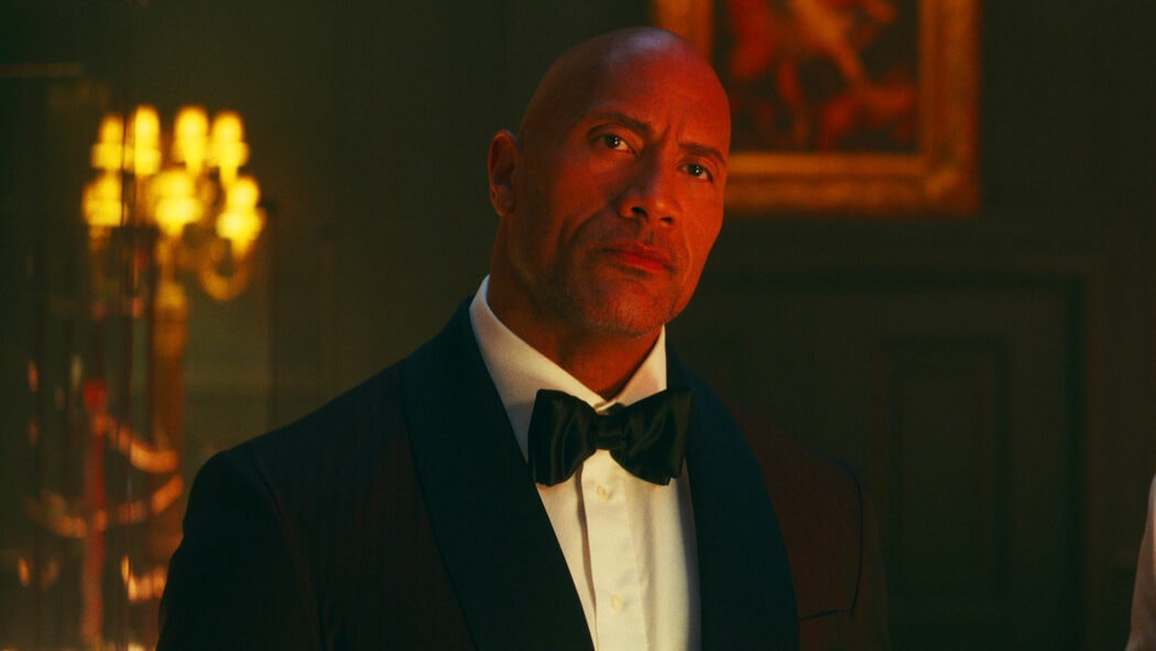 Red-Notice-Netflix-Dwayne-Johnson-James-Bond