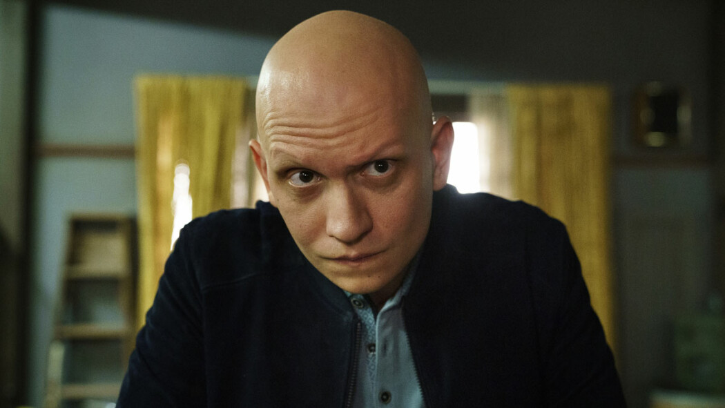 Anthony-Carrigan-Barry-Superman-Legacy