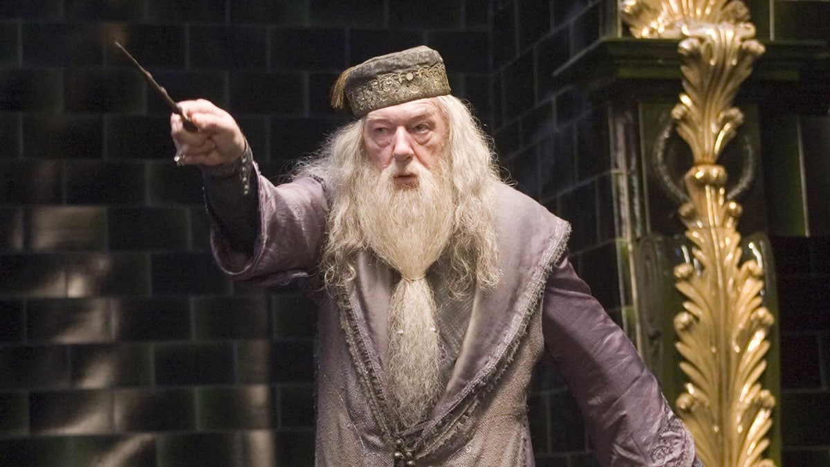 The Actor Who Played Dumbledore In Harry Potter Has Died Aged 82