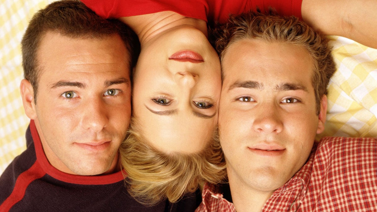 classic-ryan-reynolds-sitcom-not-streaming-5